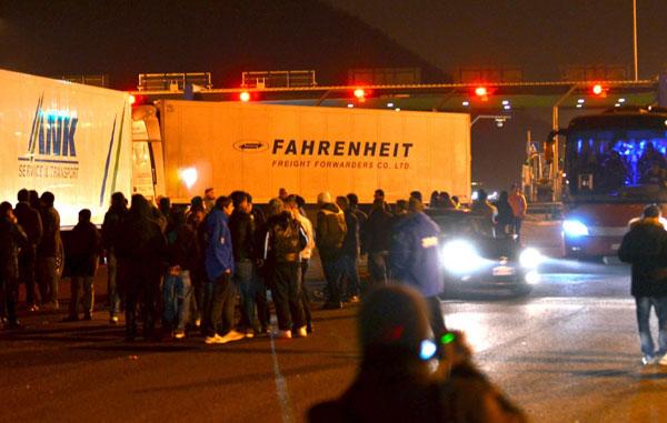 <p style="text-align: justify;">Blocchi stradali, macchine ferme e supermercati vuoti. Dalla manovra Monti al Movimento dei Forconi, la rivolta non è mai stata così vicina</p>
